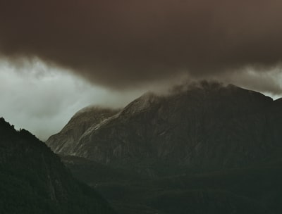 山由积雨云
